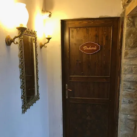 Otel Sari Keçı Taş *