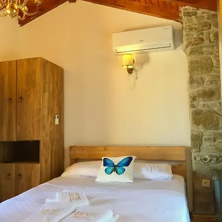 Sari Keci Tas İmroz