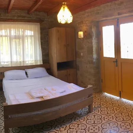 Sari Keci Tas İmroz