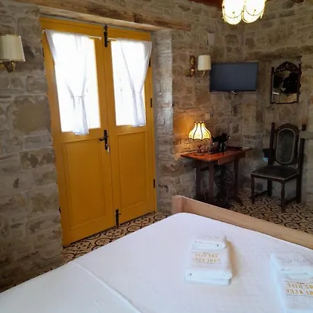 Sari Keci Tas מלון *