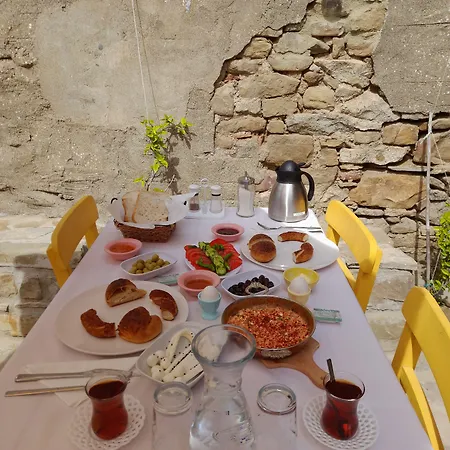 Sari Keci Tas İmroz