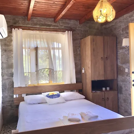 Sari Keci Tas İmroz