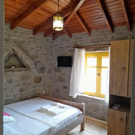 Sari Keci Tas İmroz