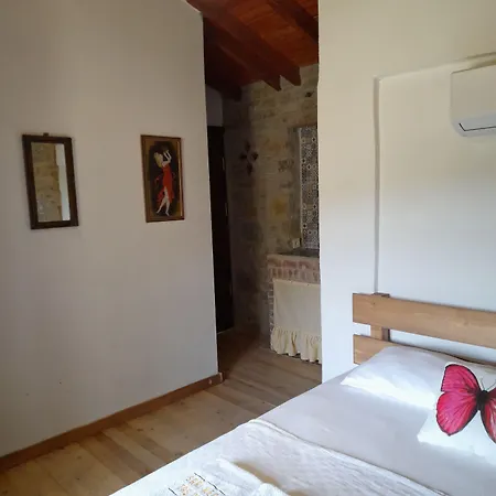 Sari Keci Tas İmroz