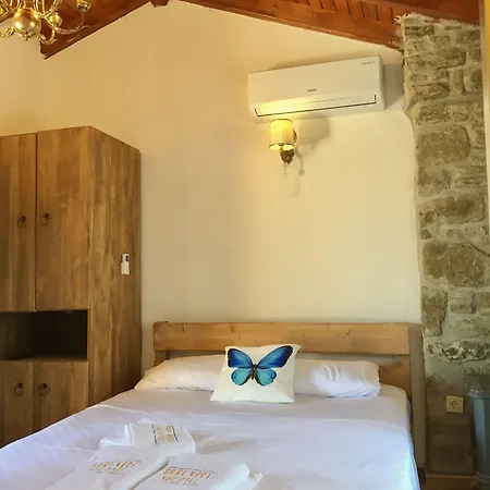 Sari Keci Tas İmroz