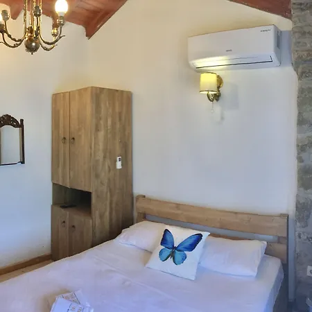 Sari Keci Tas İmroz