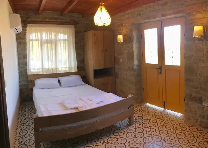 Sari Keci Tas İmroz