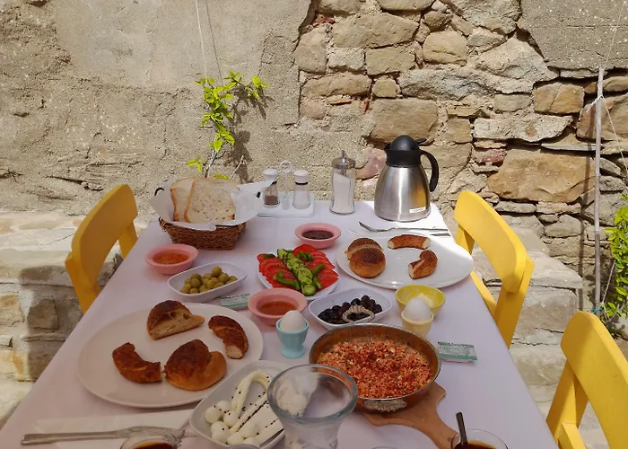 Sari Keci Tas İmroz