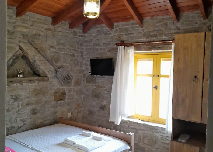 Sari Keci Tas İmroz