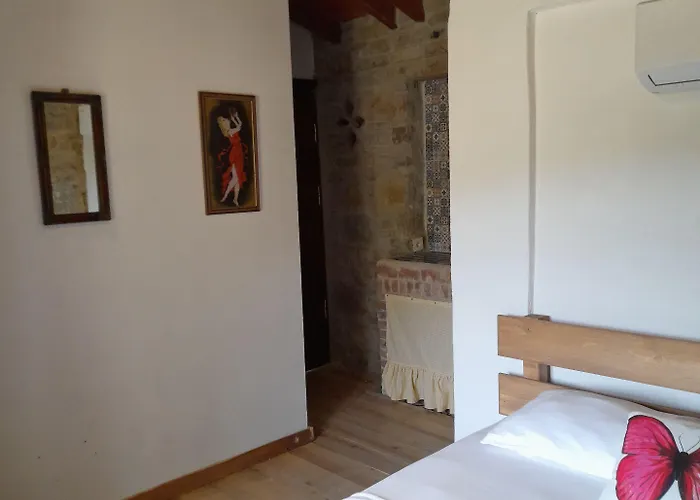 Sari Keci Tas İmroz