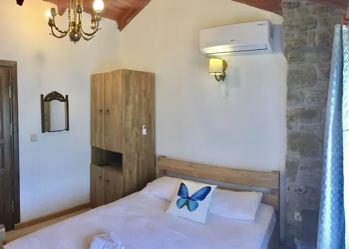 Sari Keci Tas İmroz